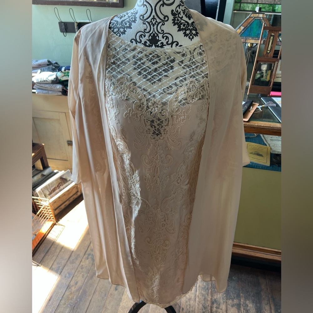 Elegant Lace Mother Of The Bride/Groom Sheath Silhouette 3/4 Sleeve Dress - Picture 9 of 16